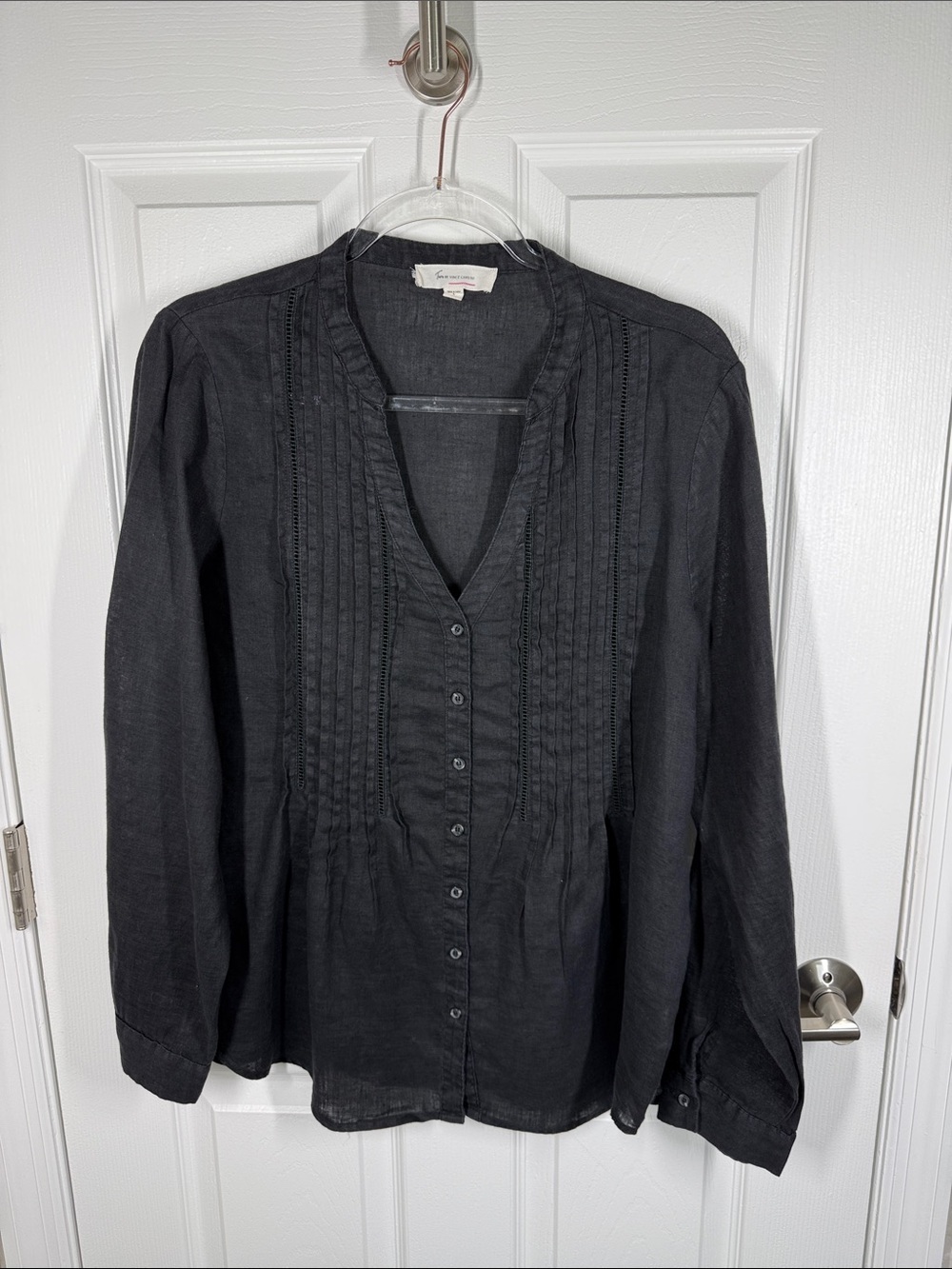 Two by Vince Camuto black linen button front blouse with pleating size large
